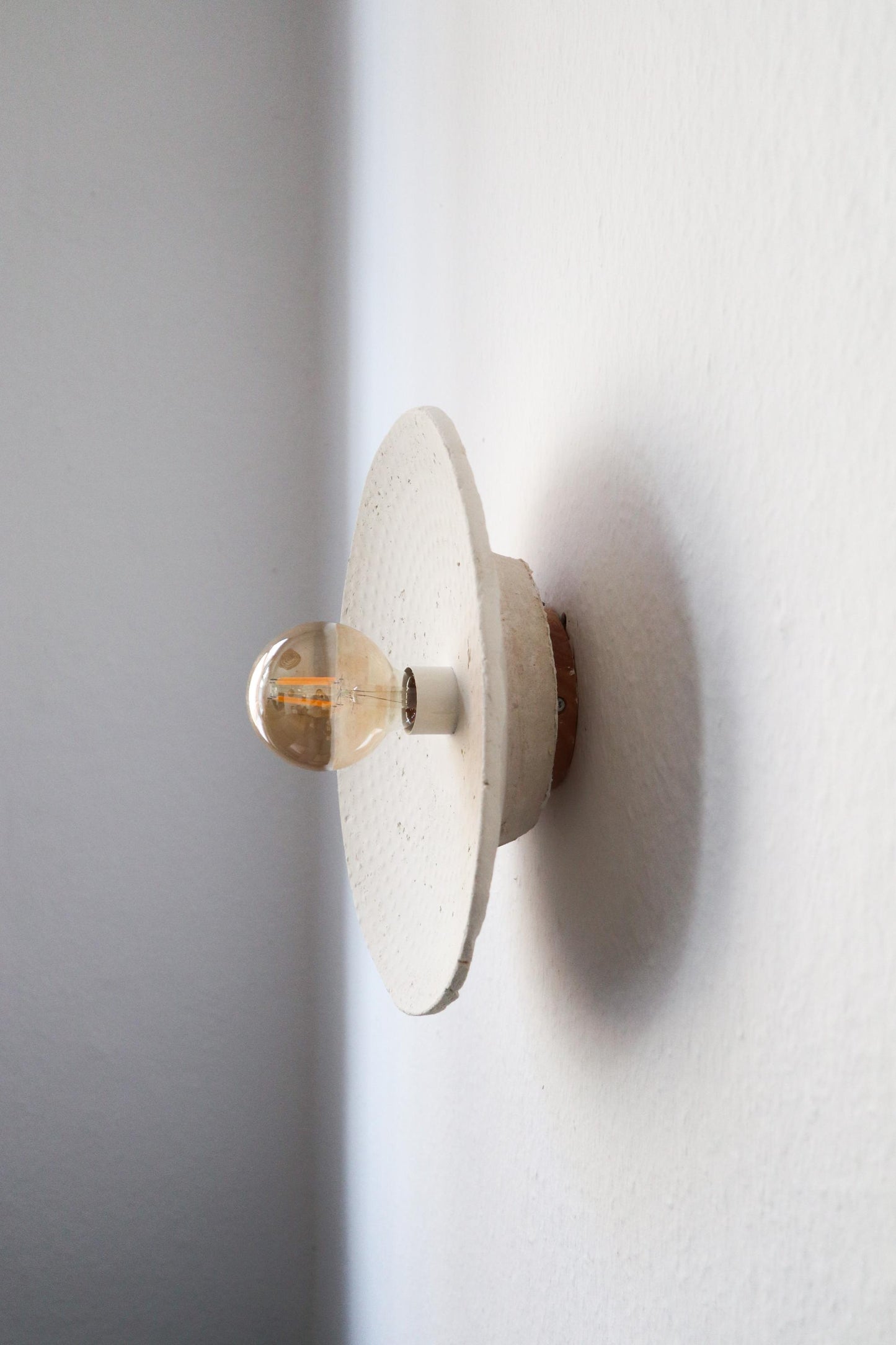 Komo Wall Fixture wabi sabi centered | Japandi Handmade Lamp | Paper Clay | Wall Lamp | Sustainable | Earth Pure Clay | Relief Circle