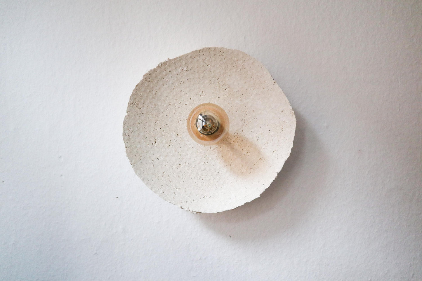 Komo Wall Fixture wabi sabi centered | Japandi Handmade Lamp | Paper Clay | Wall Lamp | Sustainable | Earth Pure Clay | Relief Circle